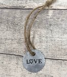 Plechové kolečko 3 cm přívěsek - LOVE