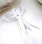 Svatební mašličky s kytičkou - bílo-stříbrné