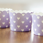 Košíčky na cupcakes (muffin) - sv. fialový se srdíčky - 24 ks