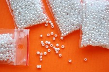 Korálky perličky - bílé 3 mm - 5 g