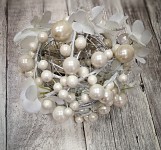 Závěsná dekorace perlová - koule 15 cm krémová
