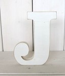 Fotorekvizita - dřevěné písmeno bílé J - 18cm