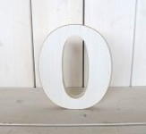 Fotorekvizita - dřevěné písmeno bílé O - 18cm