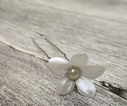 Stříbrné pérko s ivory květinkou a perličkou - 1ks