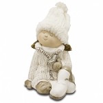 Dívka zimy sedící ve svetru s hvězdou - 26 cm
