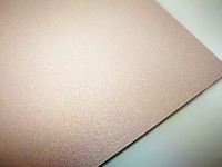 Tvrdý perleťový papír - pudrově růžový