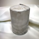Svíčka válcová 7x9 cm - stříbrná ledová