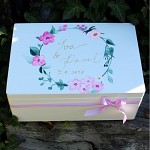 Dřevěná krabička na přání bílá - růžový věnec