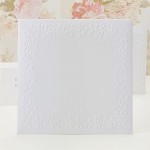 Obálka barevná čtverec -  bílá s ražbou- květinový lem 18 ks