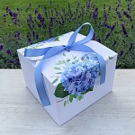 Krabička na výslužku hranatá se stuhou - modré hortenzie