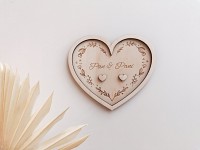 Dřevěný tácek pod prstýnky srdce - pan a paní