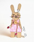 Dřevěný zajíček - holka růžové šaty - 16 cm 