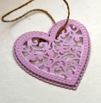 Srdíčko kovové růžovo-fialové s ornamenty - 1ks