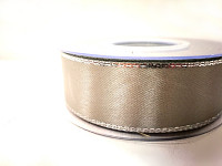 Stuha saténová stříbrný lem - šedá - 25 mm 