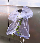 Mašlička dekorační bílá s růžičkou a zelenými lístky - 2ks  