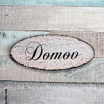 Dřevěný vintage oválek RŮŽOVÝ - nápis DOMOV- 95 mm