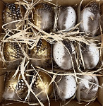 Mix pravých vajíček k zavěšení - zlatá a bílá s peříčky - 1 ks Mix pravých vajíček k zavěšení - zlatá a bílá s peříčky - 1 ks