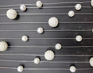 Korálky (perličky) na drátku ivory zdobené - 3 m  