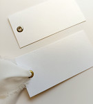 Jmenovka s průchodkou 8 x 4 cm - perleťově bílá - 40 ks