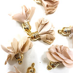 Krémová květinka s očkem 30 mm - 4 ks Krémová květinka s očkem 30 mm - 4 ks